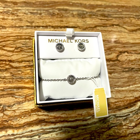 Michael Kors - Picture 1 of 3